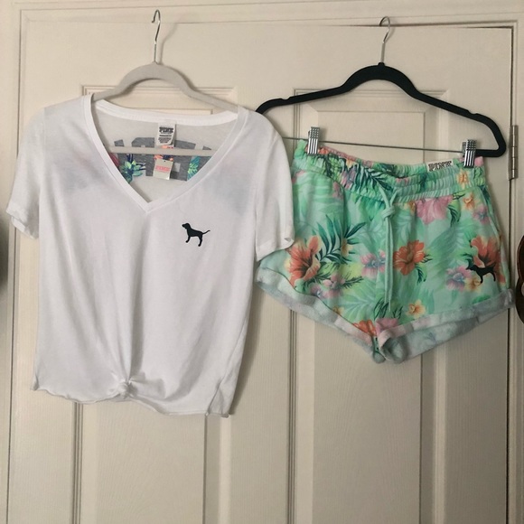 🌺🌴PINK VS Shorts🌺🌴 - Picture 5 of 16